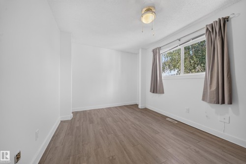 Wood-finish flooring, white walls, and a ceiling-mounted light fixture - 155 Marlborough Place Nw, Edmonton, AB 