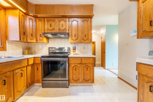 5825 52 Street, Wetaskiwin, AB - Indoor Photo Showing Kitchen