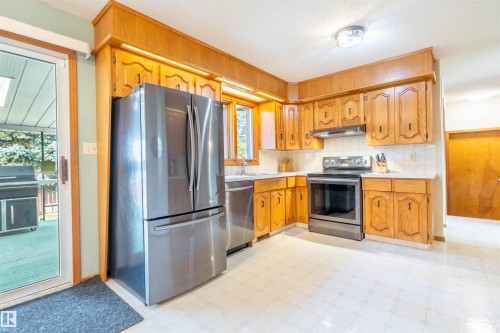 5825 52 Street, Wetaskiwin, AB - Indoor Photo Showing Kitchen