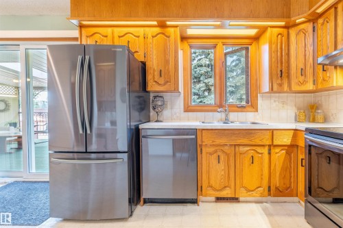 5825 52 Street, Wetaskiwin, AB - Indoor Photo Showing Kitchen With Double Sink
