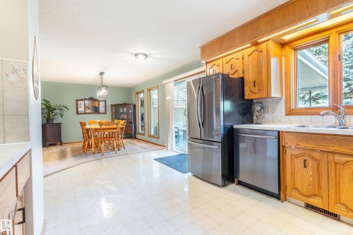 5825 52 Street, Wetaskiwin, AB - Indoor Photo Showing Kitchen With Double Sink