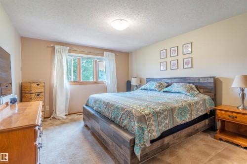 5825 52 Street, Wetaskiwin, AB - Indoor Photo Showing Bedroom