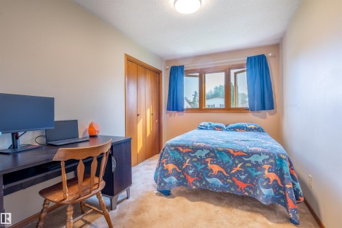 5825 52 Street, Wetaskiwin, AB - Indoor Photo Showing Bedroom