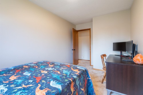 5825 52 Street, Wetaskiwin, AB - Indoor Photo Showing Bedroom