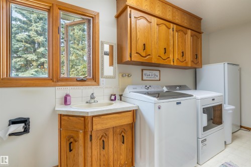5825 52 Street, Wetaskiwin, AB - Indoor Photo Showing Laundry Room