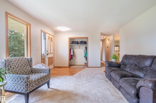 5825 52 Street, Wetaskiwin, AB - Indoor Photo Showing Living Room