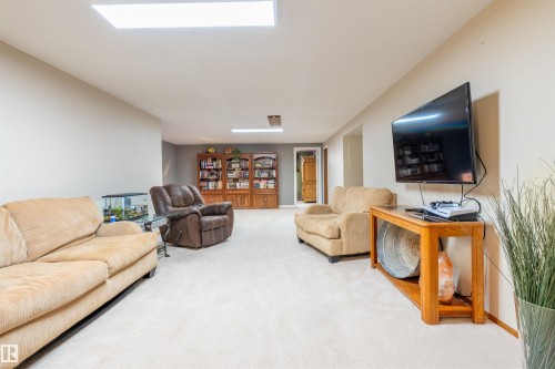 5825 52 Street, Wetaskiwin, AB - Indoor