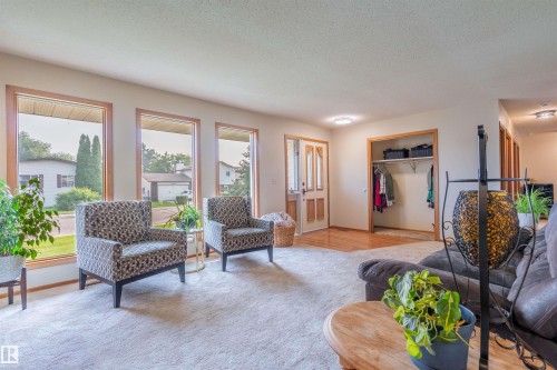 5825 52 Street, Wetaskiwin, AB - Indoor Photo Showing Living Room
