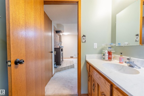 5825 52 Street, Wetaskiwin, AB - Indoor Photo Showing Bathroom