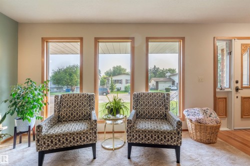 5825 52 Street, Wetaskiwin, AB - Indoor Photo Showing Living Room