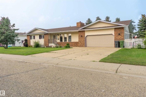 5825 52 Street, Wetaskiwin, AB - Outdoor With Facade
