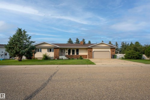 5825 52 Street, Wetaskiwin, AB - Outdoor With Facade