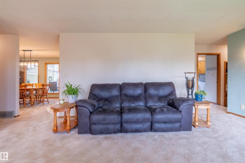 5825 52 Street, Wetaskiwin, AB - Indoor Photo Showing Living Room