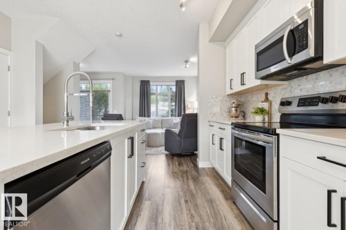 Kitchen - #13 600 Bellerose Dr, St. Albert, AB - Indoor Photo Showing Kitchen With Upgraded Kitchen