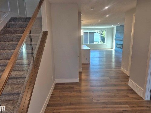 9515 75 Avenue Nw, Edmonton, AB 