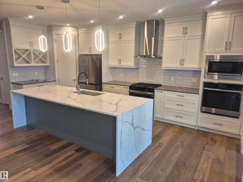 9515 75 Avenue Nw, Edmonton, AB 