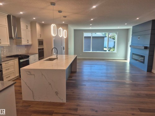 9515 75 Avenue Nw, Edmonton, AB 