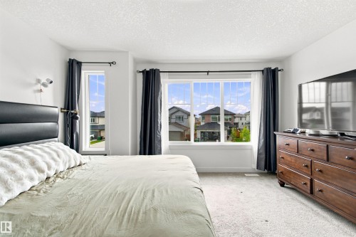 Carpeted room with multiple windows - 107 Ellice Bend, Fort Saskatchewan, AB 