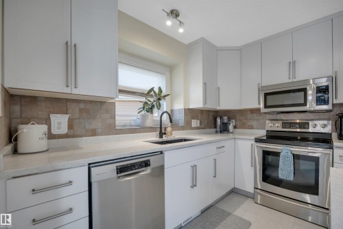 5735 152A Avenue Nw, Edmonton, AB 