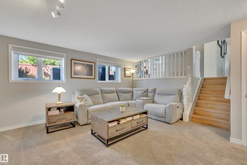 5735 152A Avenue Nw, Edmonton, AB 