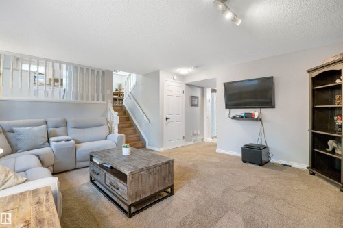 5735 152A Avenue Nw, Edmonton, AB 