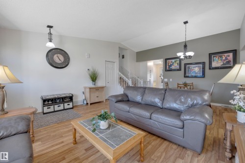 5735 152A Avenue Nw, Edmonton, AB 