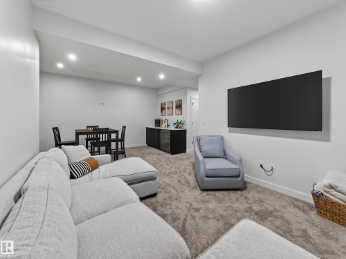 9624 99A Street Nw, Edmonton, AB 
