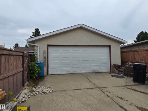 33 Athapaskan Drive, Leduc, AB 