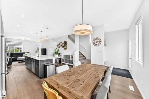 5233 22 Avenue Sw, Edmonton, AB 
