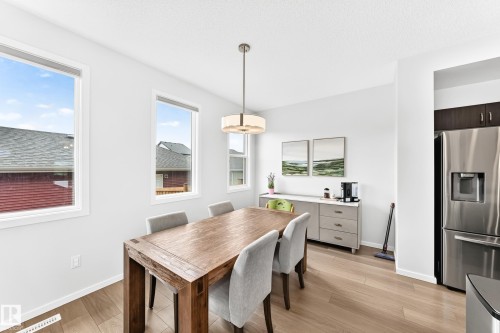 5233 22 Avenue Sw, Edmonton, AB 