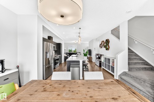 5233 22 Avenue Sw, Edmonton, AB 