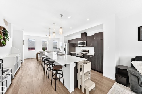 5233 22 Avenue Sw, Edmonton, AB 