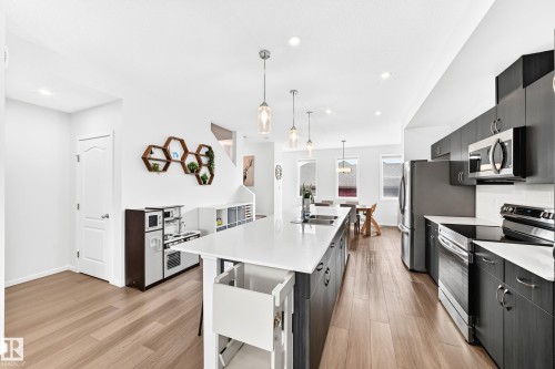 5233 22 Avenue Sw, Edmonton, AB 