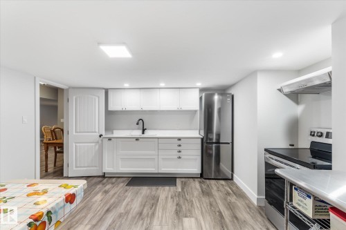 9504 139 Avenue Nw, Edmonton, AB 