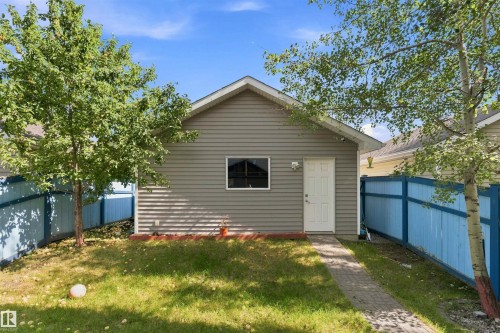 2051 74 Street Sw, Edmonton, AB 