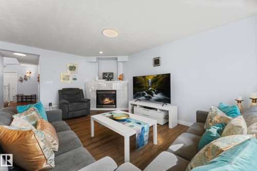4532 210 Street Nw, Edmonton, AB 