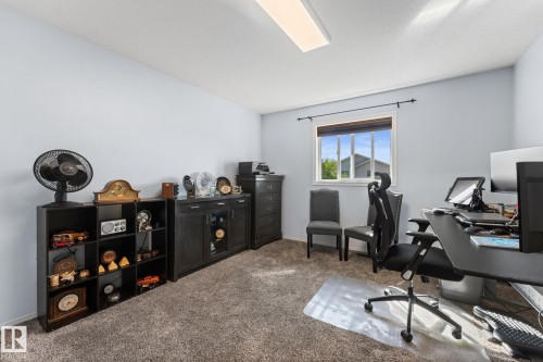 4532 210 Street Nw, Edmonton, AB 