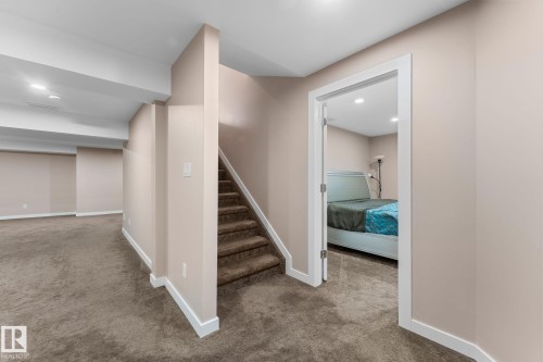 4532 210 Street Nw, Edmonton, AB 