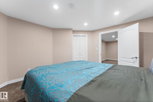 4532 210 Street Nw, Edmonton, AB 