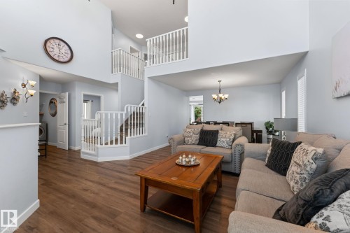 4532 210 Street Nw, Edmonton, AB 
