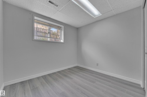 Neutral gray walls with white trim - 3227 145 Avenue Nw, Edmonton, AB 