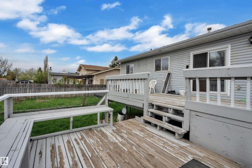 Multi-level wooden deck with integrated bench seating, and wood siding exterior - 3227 145 Avenue Nw, Edmonton, AB 