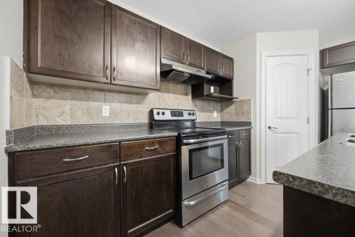 1526 35B Av Nw, Edmonton, AB 
