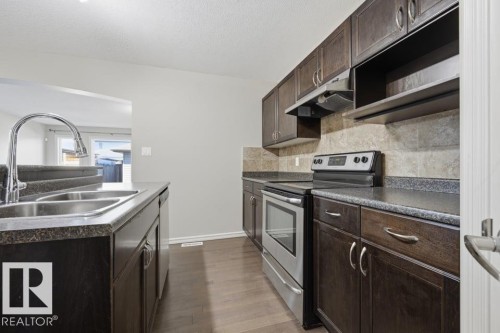 1526 35B Av Nw, Edmonton, AB 