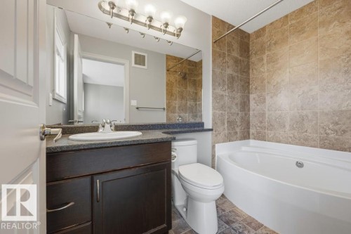 1526 35B Av Nw, Edmonton, AB 