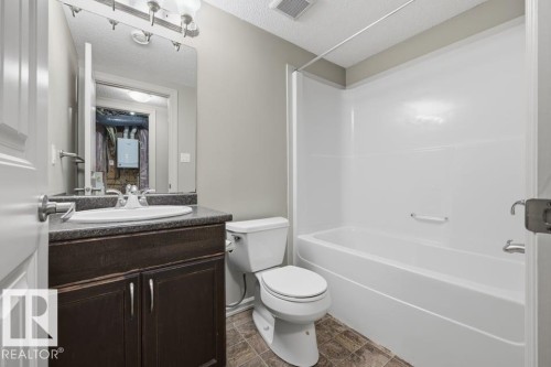 1526 35B Av Nw, Edmonton, AB 