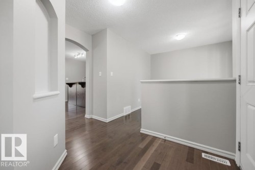 1526 35B Av Nw, Edmonton, AB 