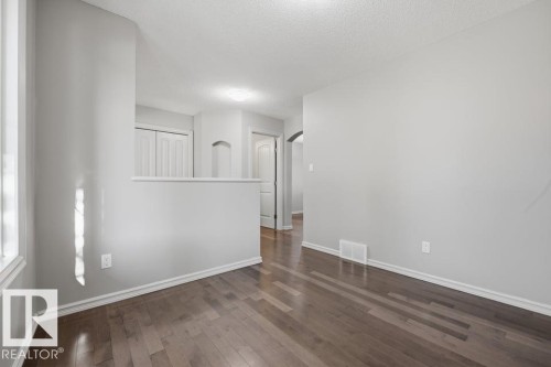 1526 35B Av Nw, Edmonton, AB 
