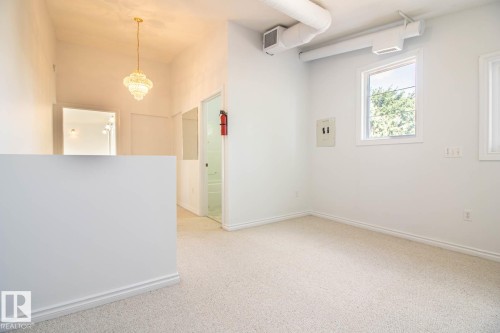 6804 102A Avenue Nw, Edmonton, AB 