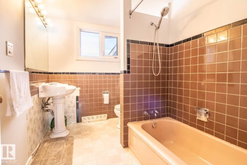 6804 102A Avenue Nw, Edmonton, AB 